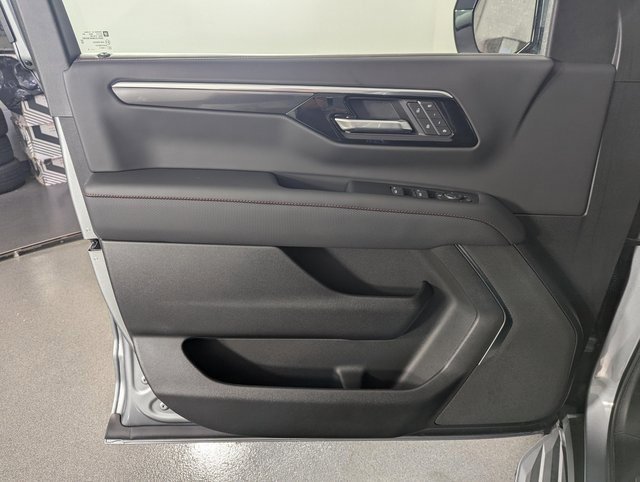 Used 2025 Chevrolet Tahoe RST image 13