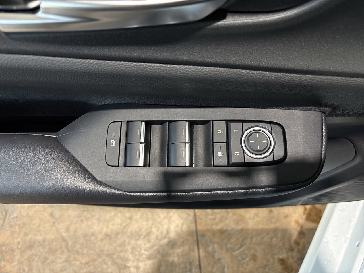 New 2027 Toyota Prius Plug-In Hybrid FWD image 13