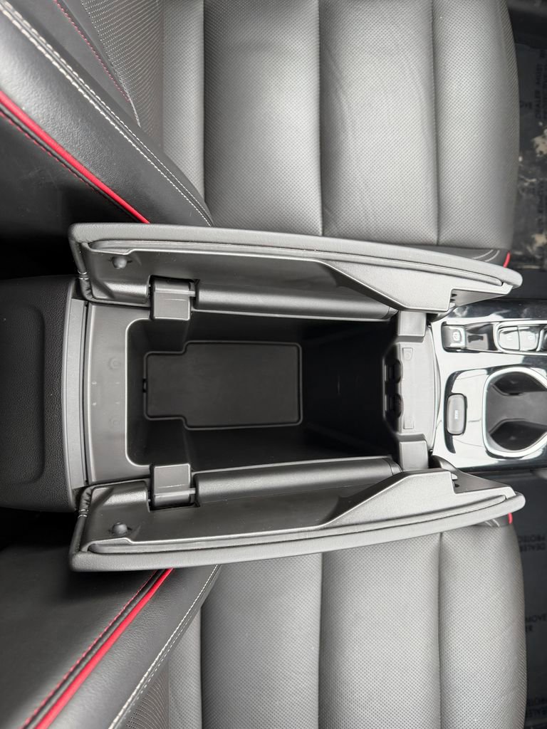 Used 2022 Buick Envision Essence w/ Technology Package II image 32