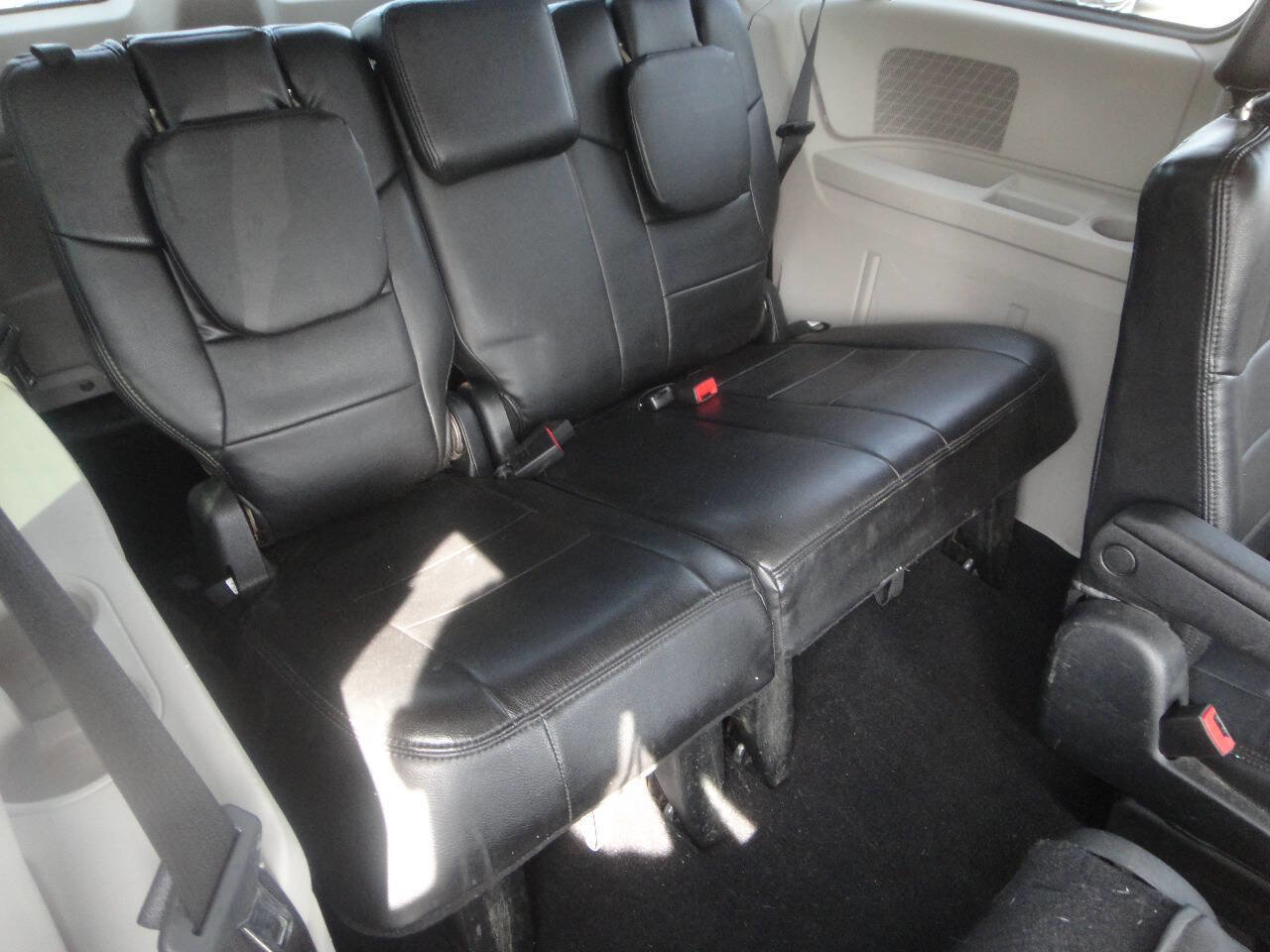 Used 2018 Dodge Grand Caravan SE w/ UConnect Hands-Free Group image 13