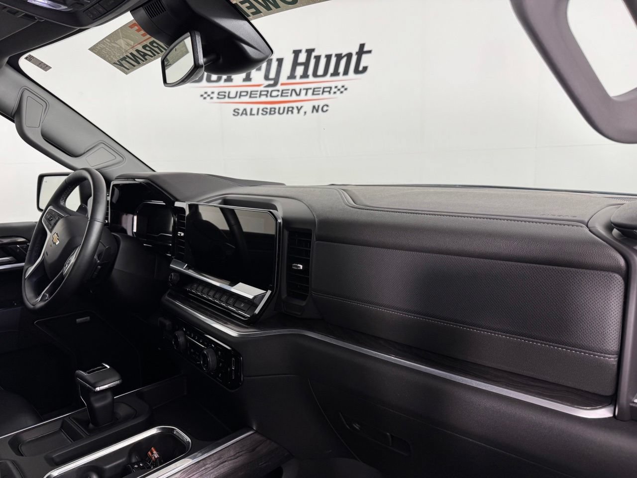 Used 2025 Chevrolet Silverado 1500 LTZ w/ Z71 Off-Road Package AWD/4WD image 29