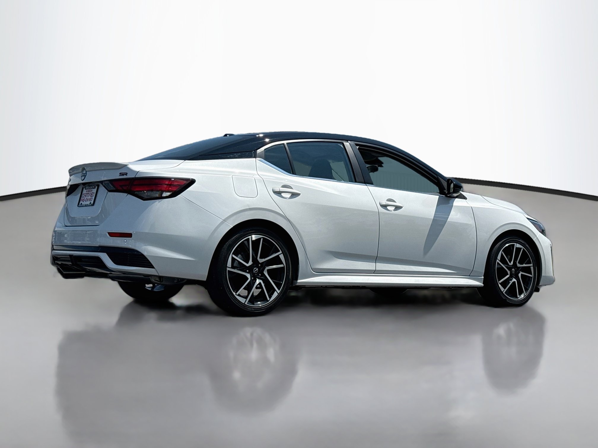 Certified 2025 Nissan Sentra SR FWD image 2