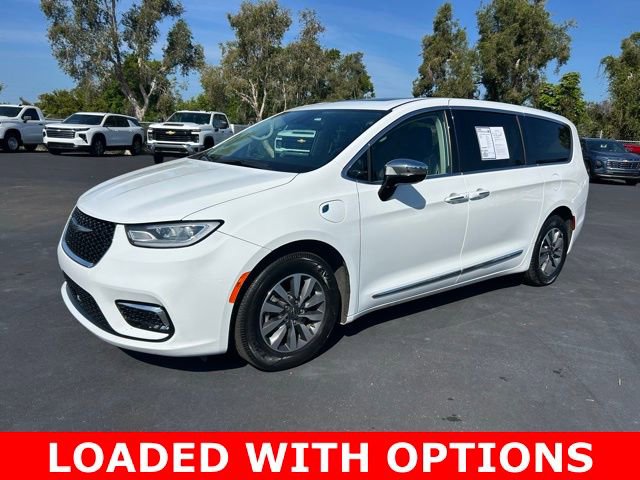 Used 2023 Chrysler Pacifica Limited FWD image 3