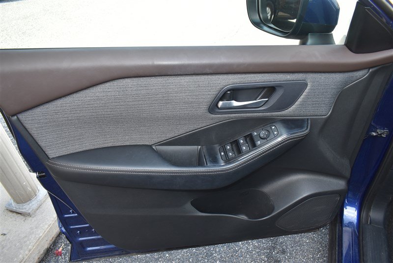 Used 2023 Nissan Rogue SV AWD/4WD image 10
