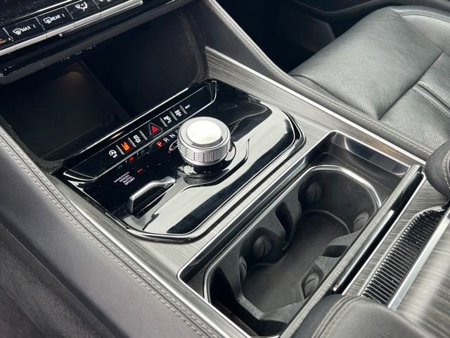 Used 2024 Jeep Wagoneer L Series II w/ Flexible Seating Group image 19