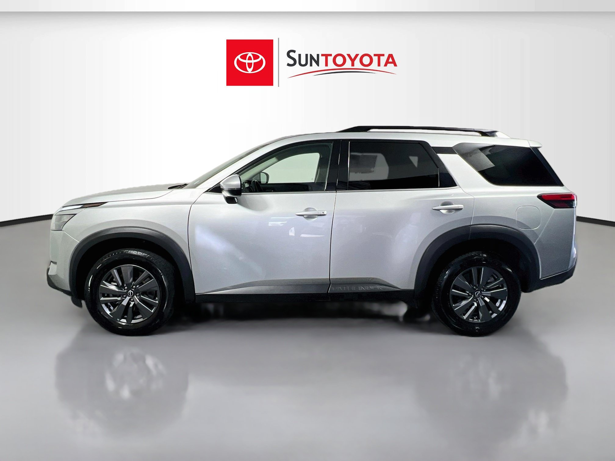 Used 2024 Nissan Pathfinder SV FWD image 7
