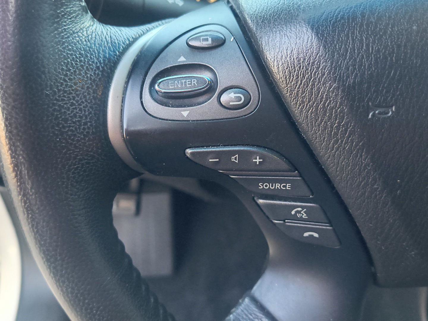 Used 2016 Nissan Pathfinder SV FWD image 27