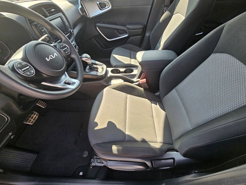 Used 2023 Kia Soul LX image 15