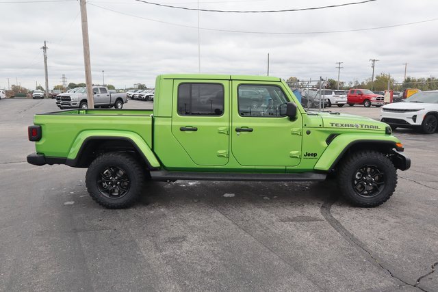 New 2025 Jeep Gladiator Sport image 3