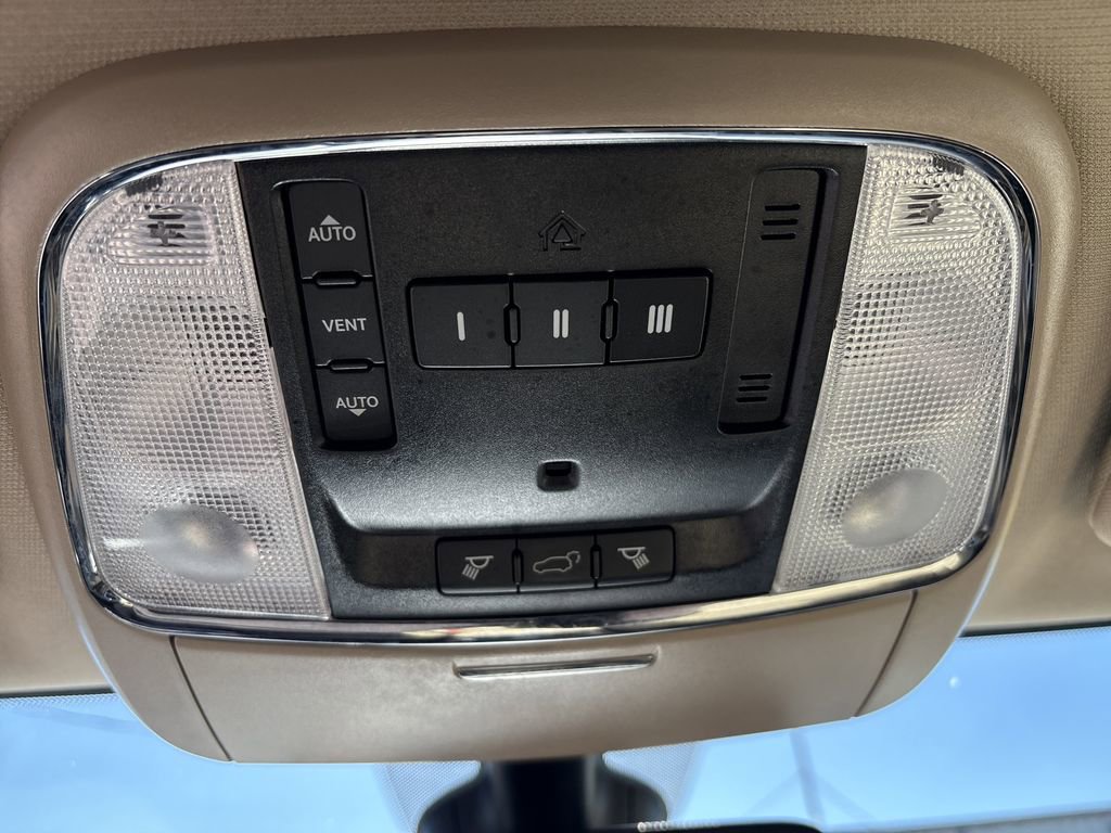 Used 2017 Jeep Grand Cherokee Limited image 24