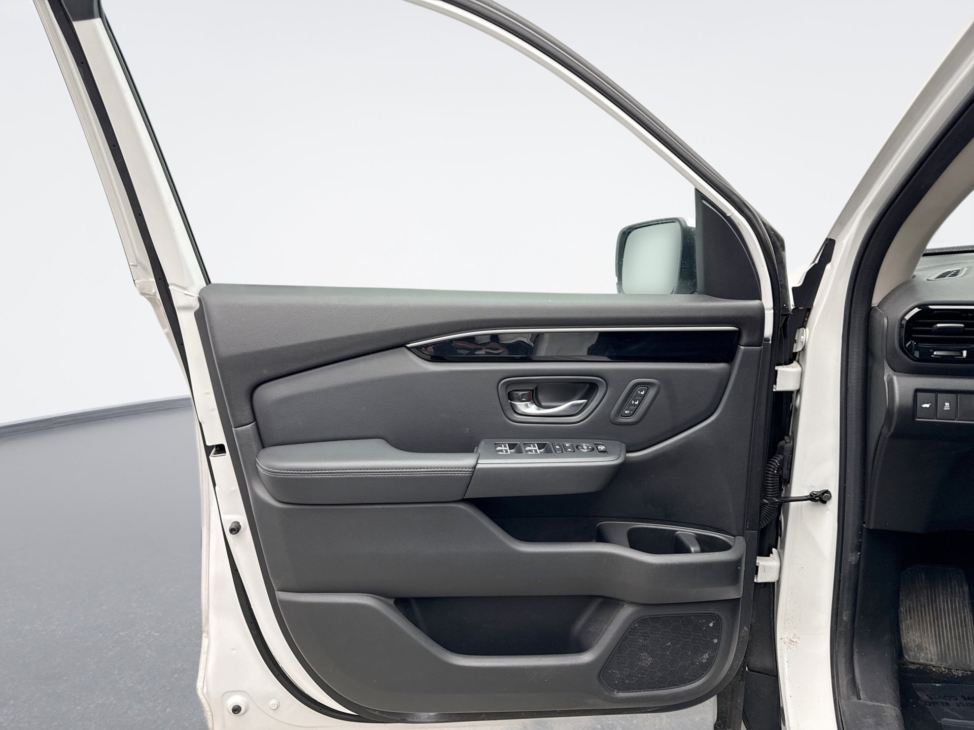 Used 2023 Honda Pilot Touring image 9