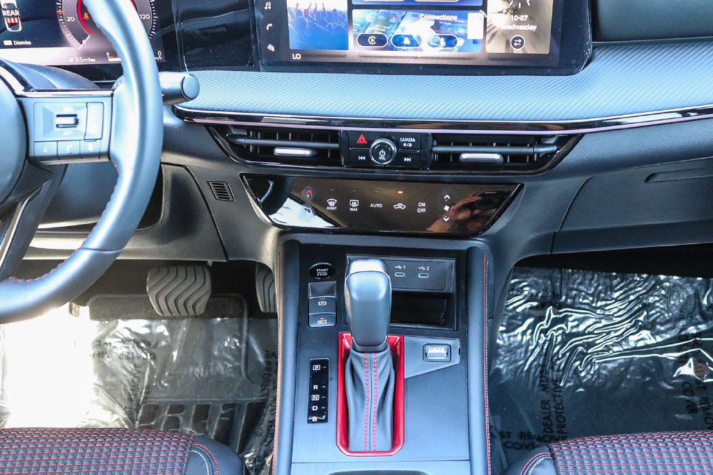 Used 2025 Nissan Kicks SR FWD image 13