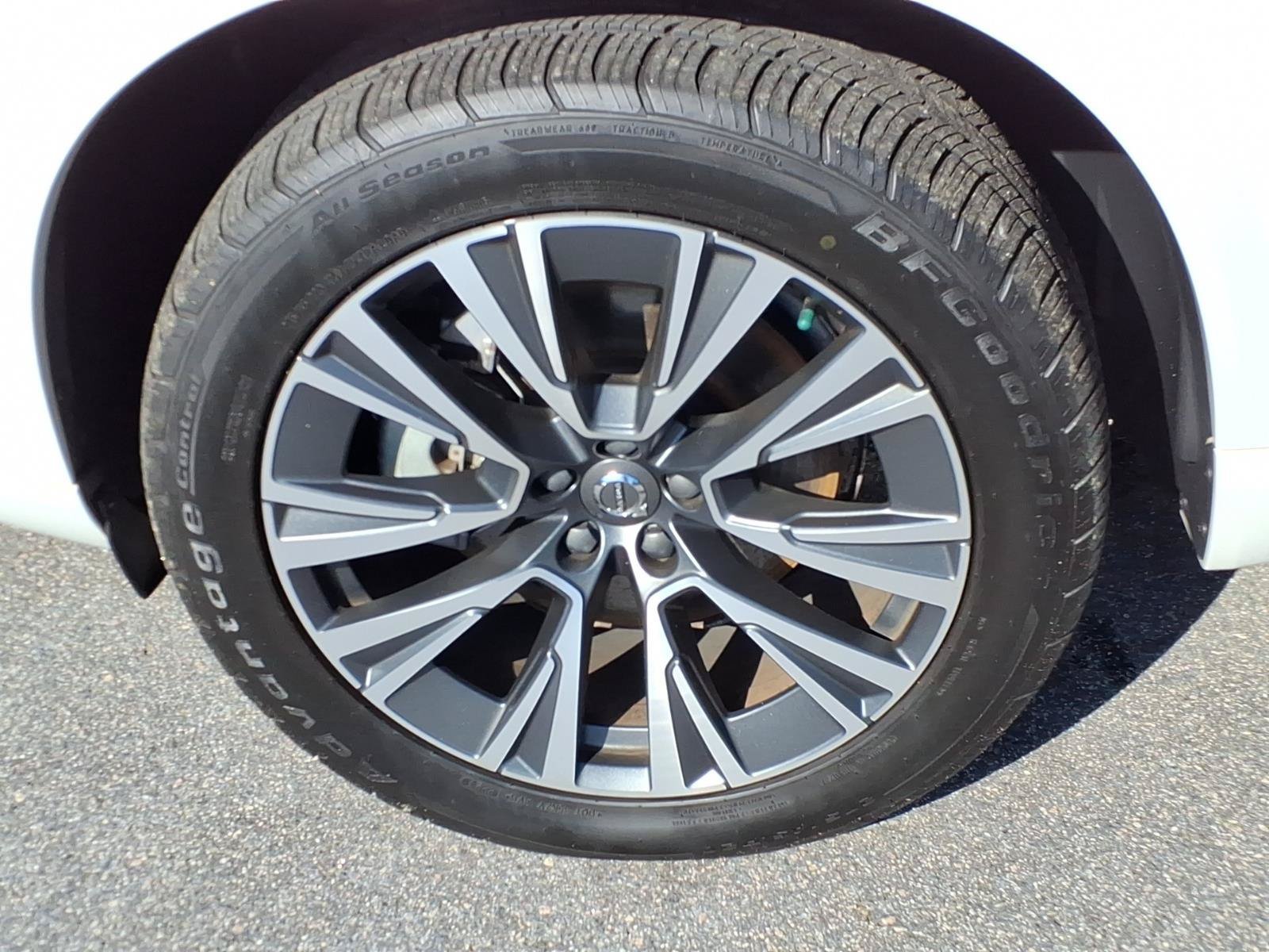 Used 2020 Volvo XC90 T5 Momentum w/ Protection Package Premier FWD image 11