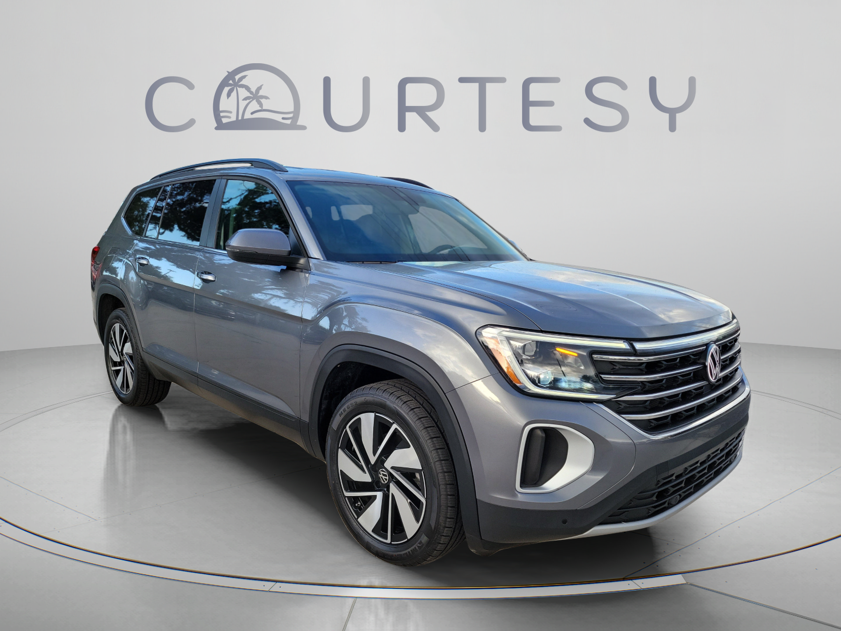 Used 2025 Volkswagen Atlas SE FWD image 5