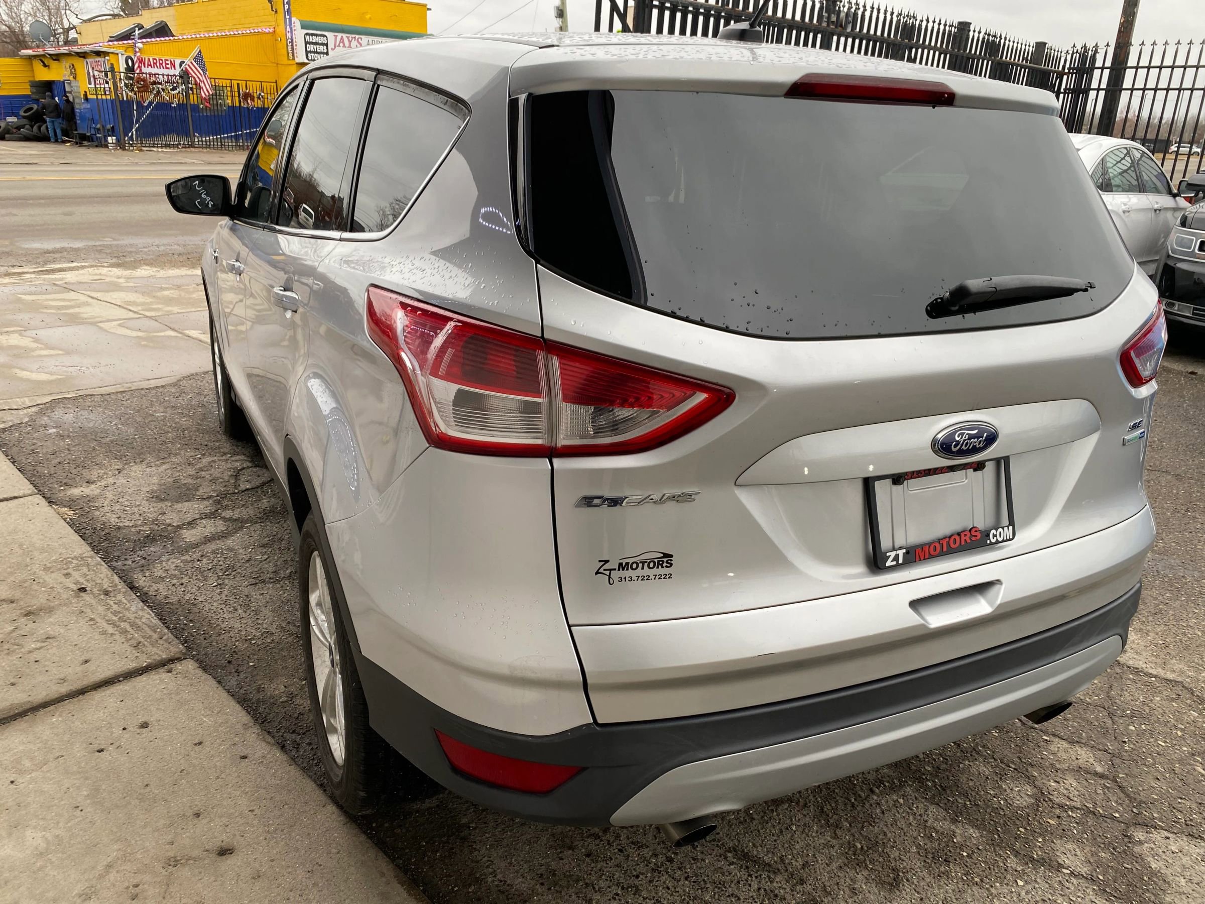 Used 2014 Ford Escape SE image 2