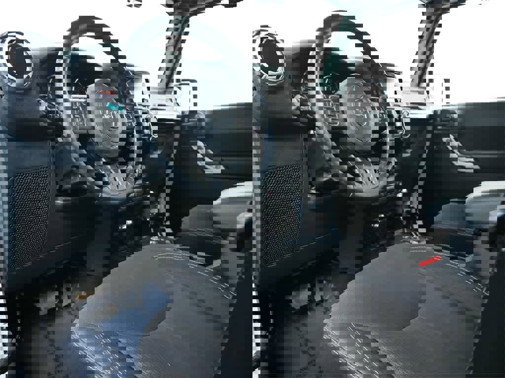 Used 2018 Jeep Wrangler Unlimited Sahara w/ Connectivity Group image 4