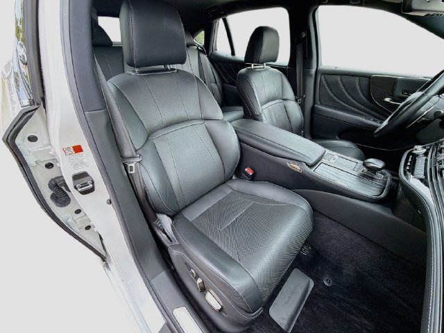 Used 2022 Lexus LS 500 w/ Accessory Package (Z2) RWD image 15