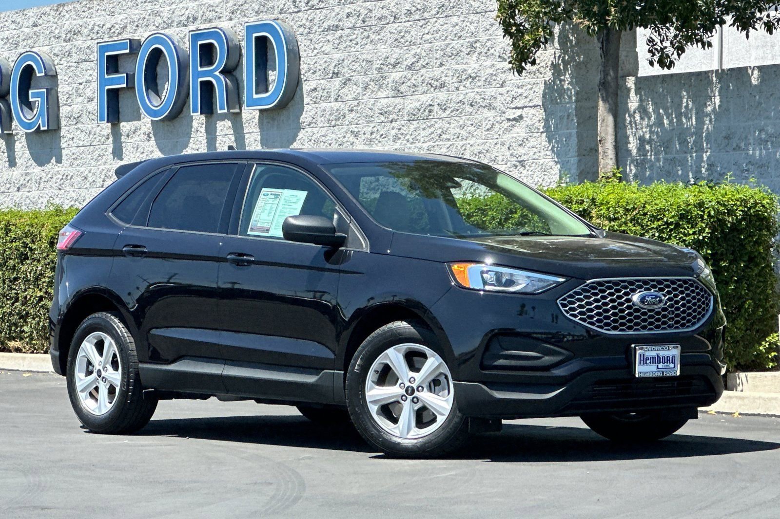 Used 2024 Ford Edge SE image 2