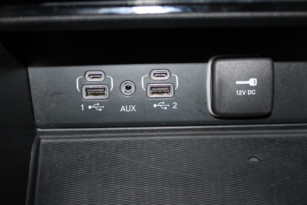 Used 2025 Jeep Grand Cherokee Altitude AWD/4WD image 46