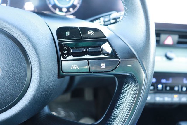 Used 2025 Hyundai Elantra Limited image 22