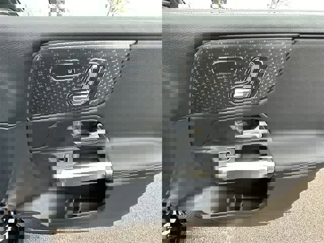 Used 2024 Mercedes-Benz GLB 250 4MATIC image 21