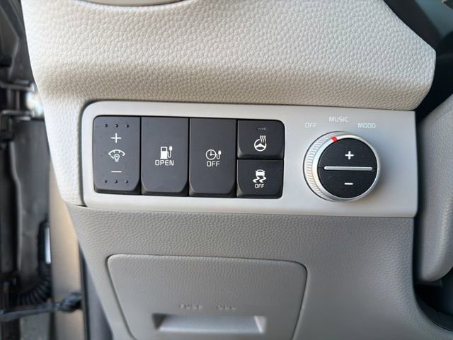 Used 2018 Kia Soul EV + w/ Sun & Fun Package image 22