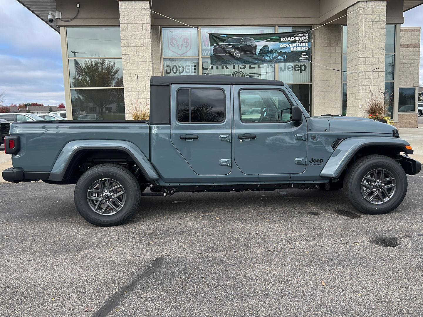 New 2025 Jeep Gladiator Sport AWD/4WD image 9