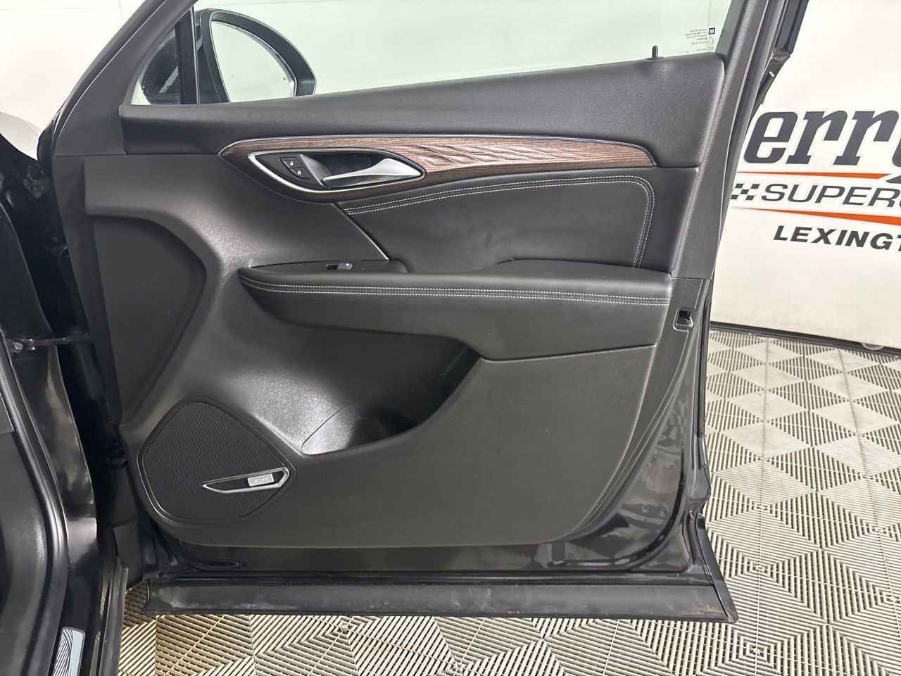 Used 2023 Buick Envision Avenir image 29