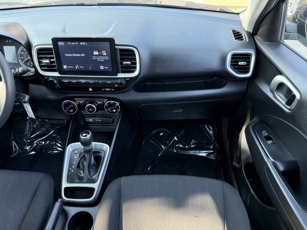 Used 2022 Hyundai Venue SE image 27