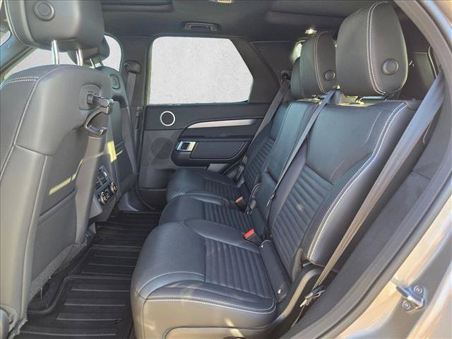 Used 2025 Land Rover Discovery Dynamic SE AWD/4WD image 20