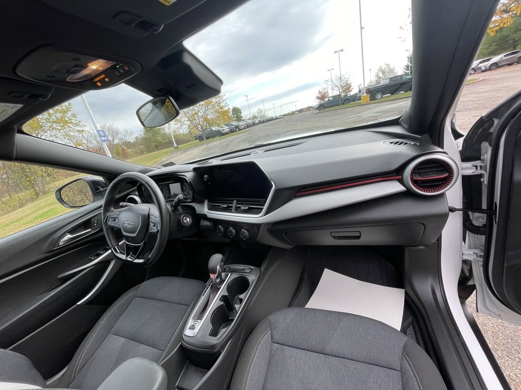 Used 2024 Chevrolet Trax RS w/ Driver Confidence Package image 11