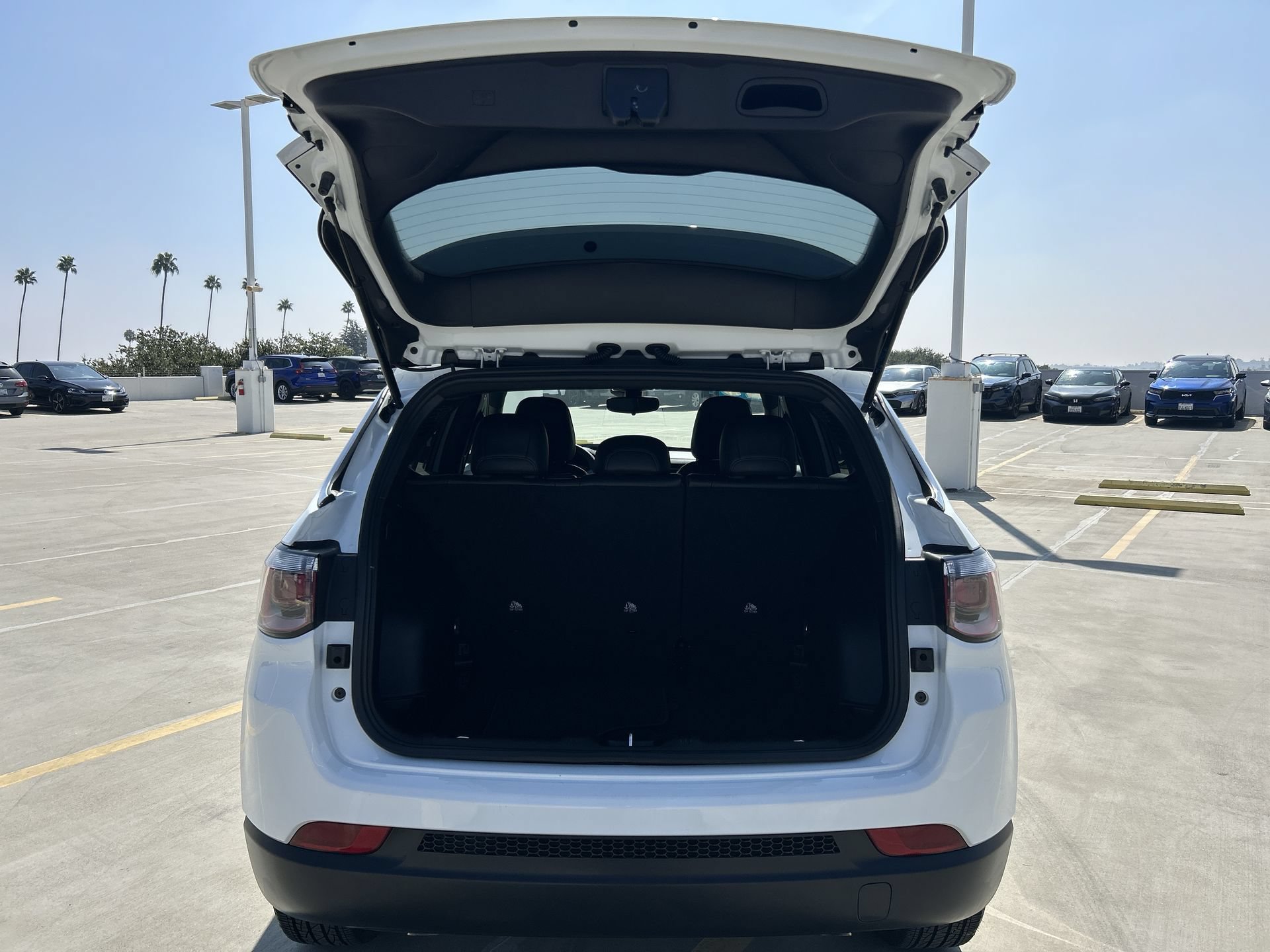Used 2025 Jeep Compass Latitude AWD/4WD image 19