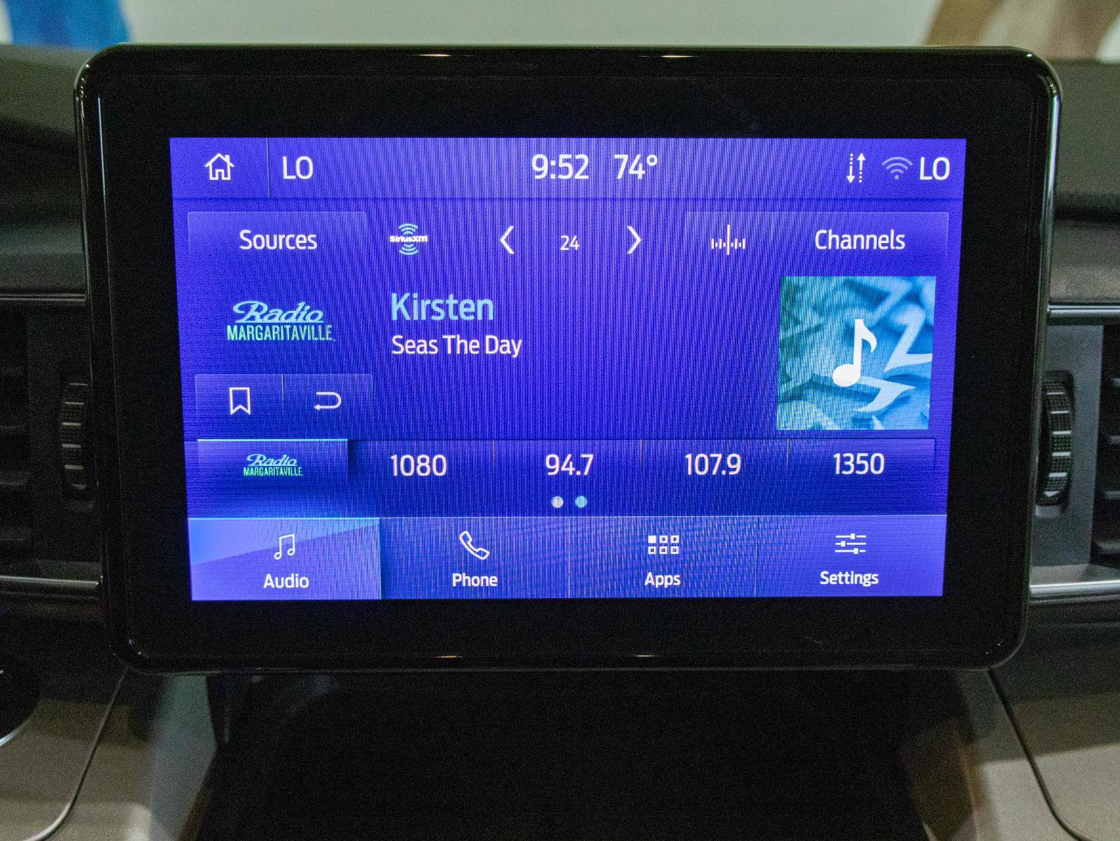 Used 2023 Ford Explorer XLT w/ Equipment Group 202A image 8