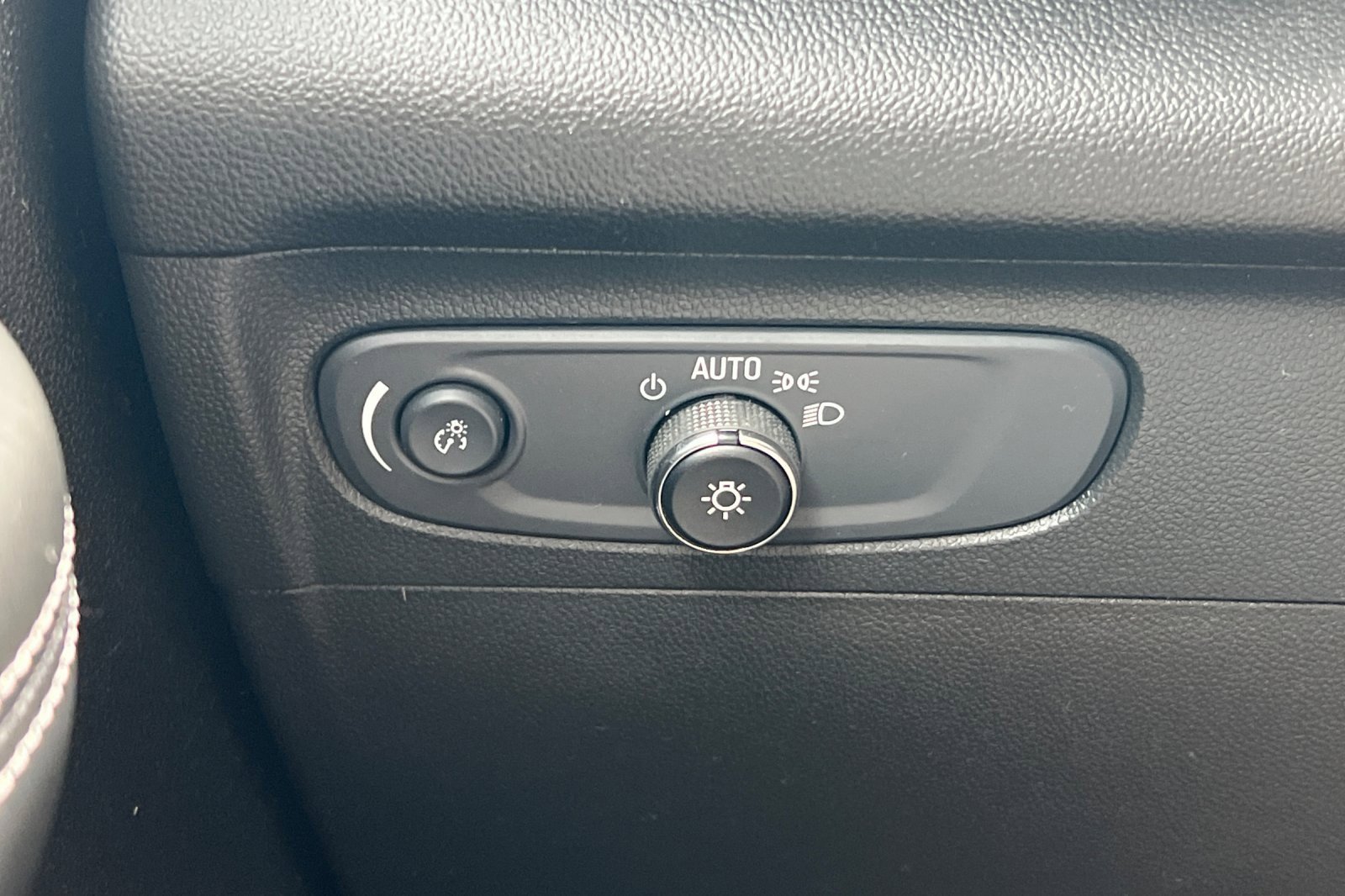 Used 2022 Buick Envision Preferred image 41