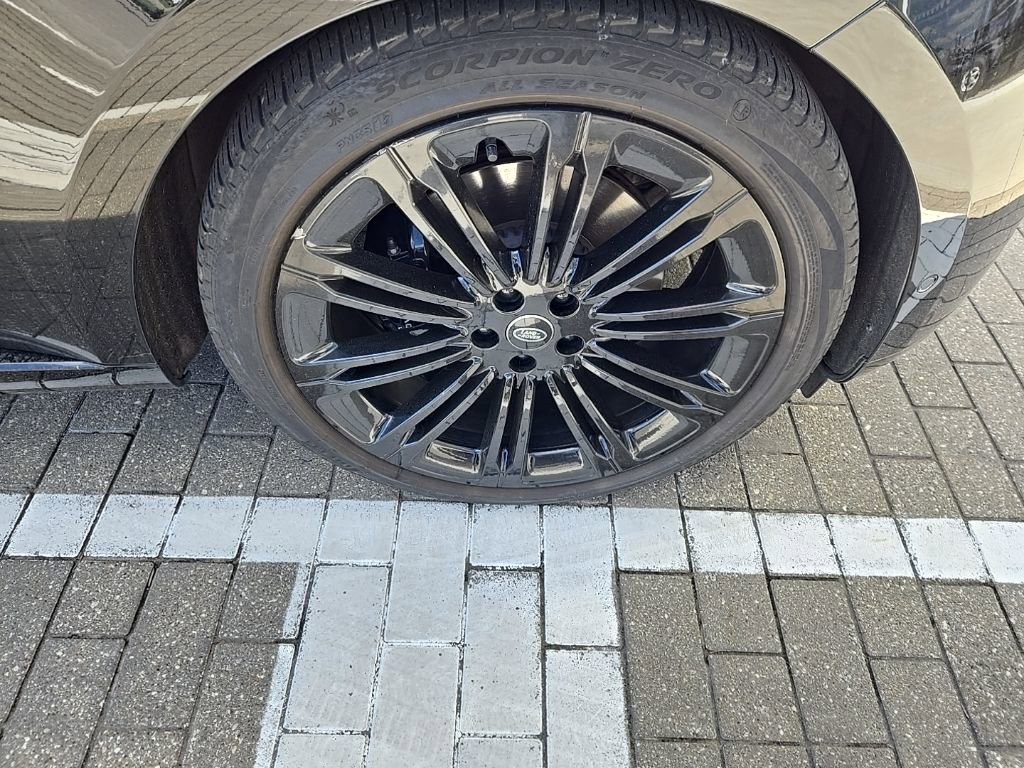 Certified 2023 Land Rover Range Rover SE image 11