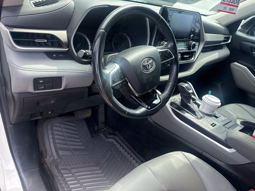 Used 2020 Toyota Highlander XLE AWD/4WD image 10