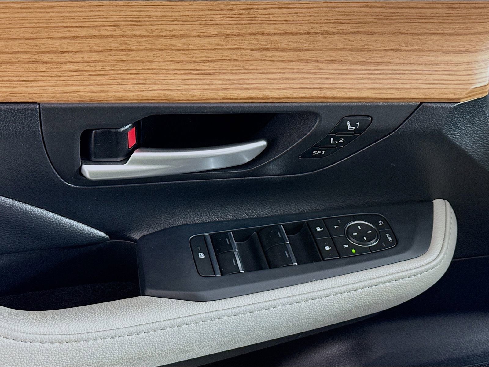 Certified 2025 Toyota Grand Highlander AWD image 15