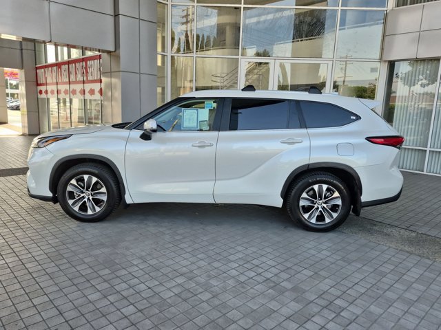 Used 2023 Toyota Highlander XLE AWD/4WD image 12