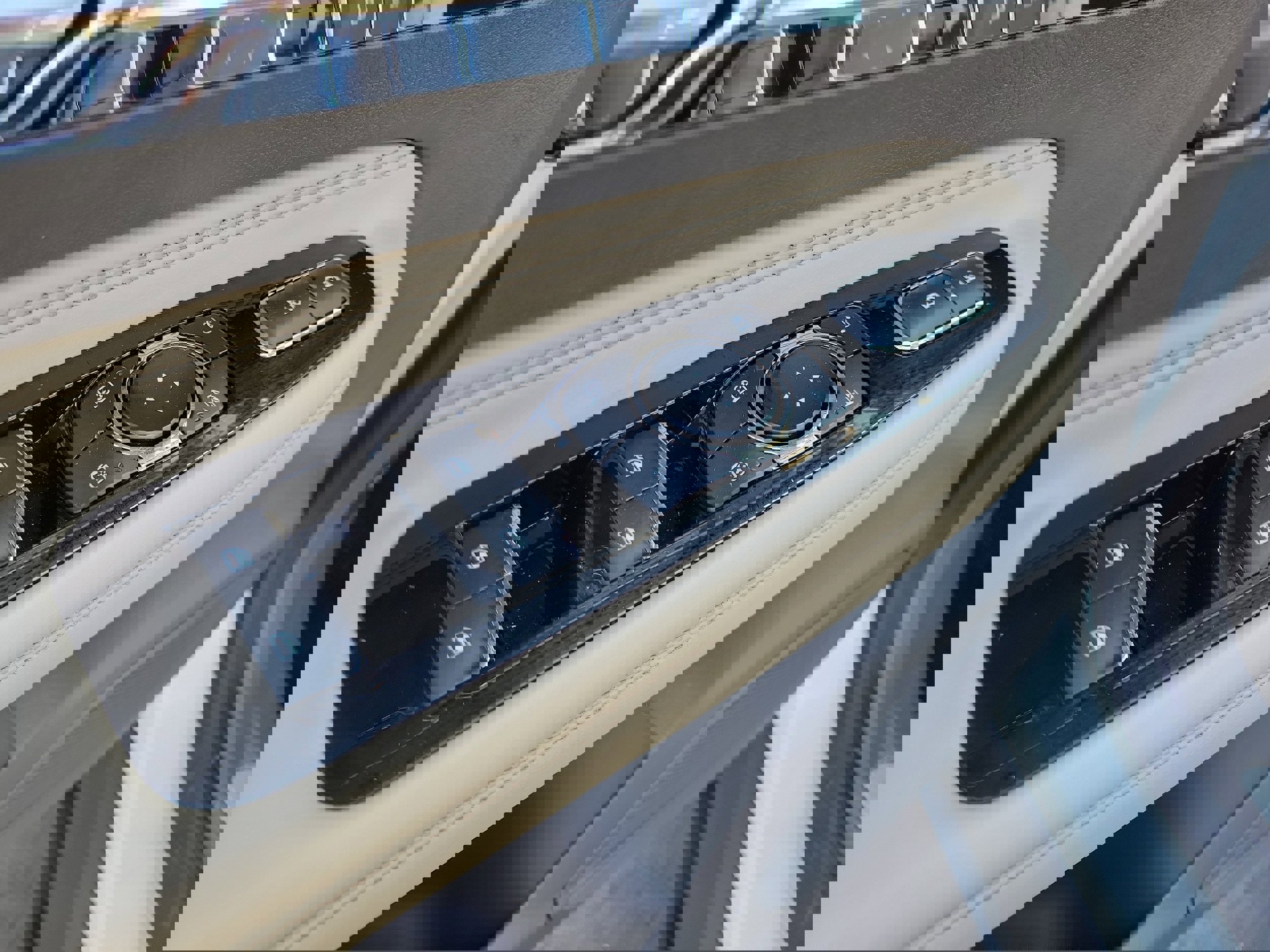 Used 2022 Lincoln Corsair AWD w/ Premium Package image 17