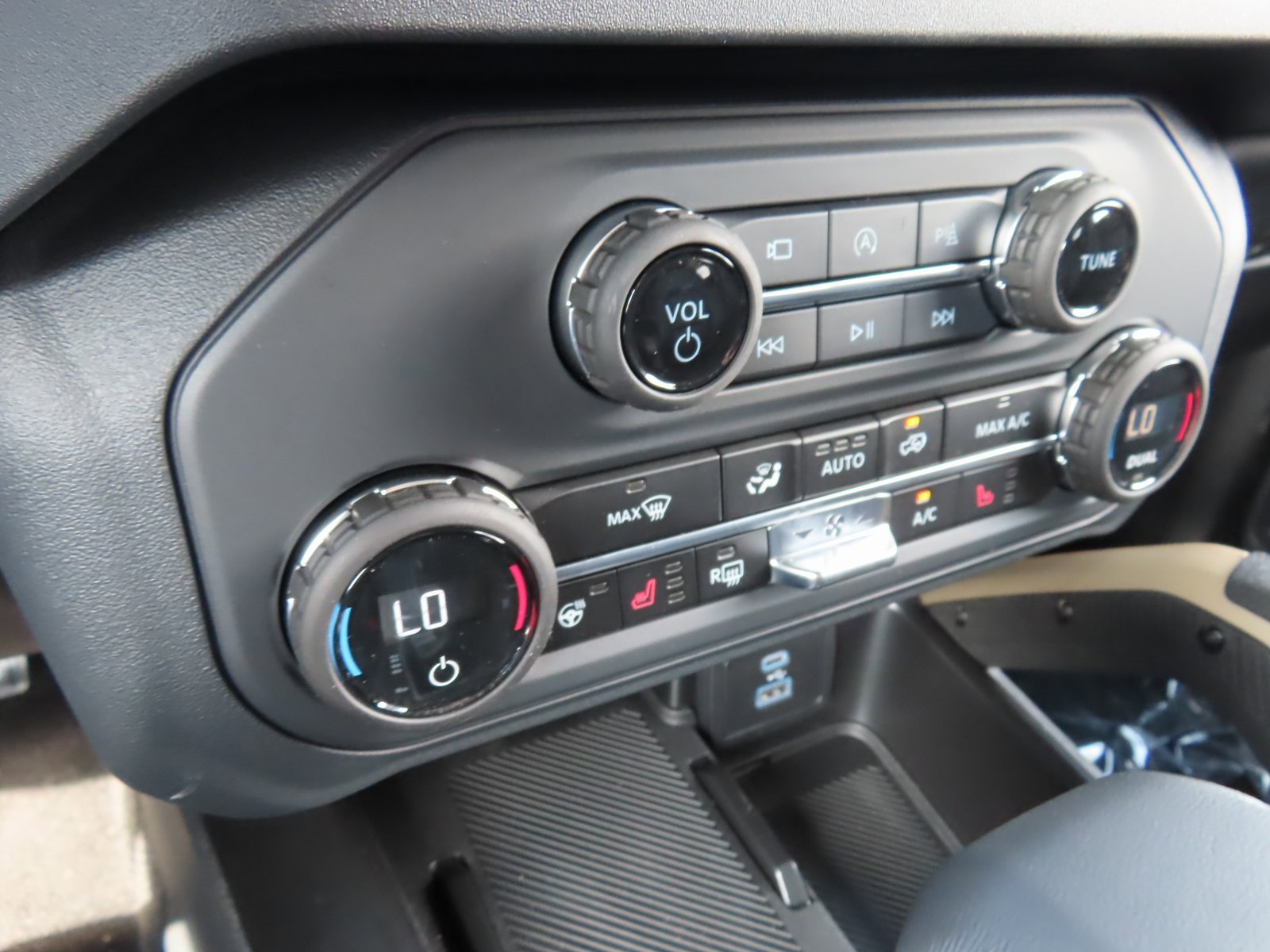 New 2025 Ford Bronco Badlands image 15