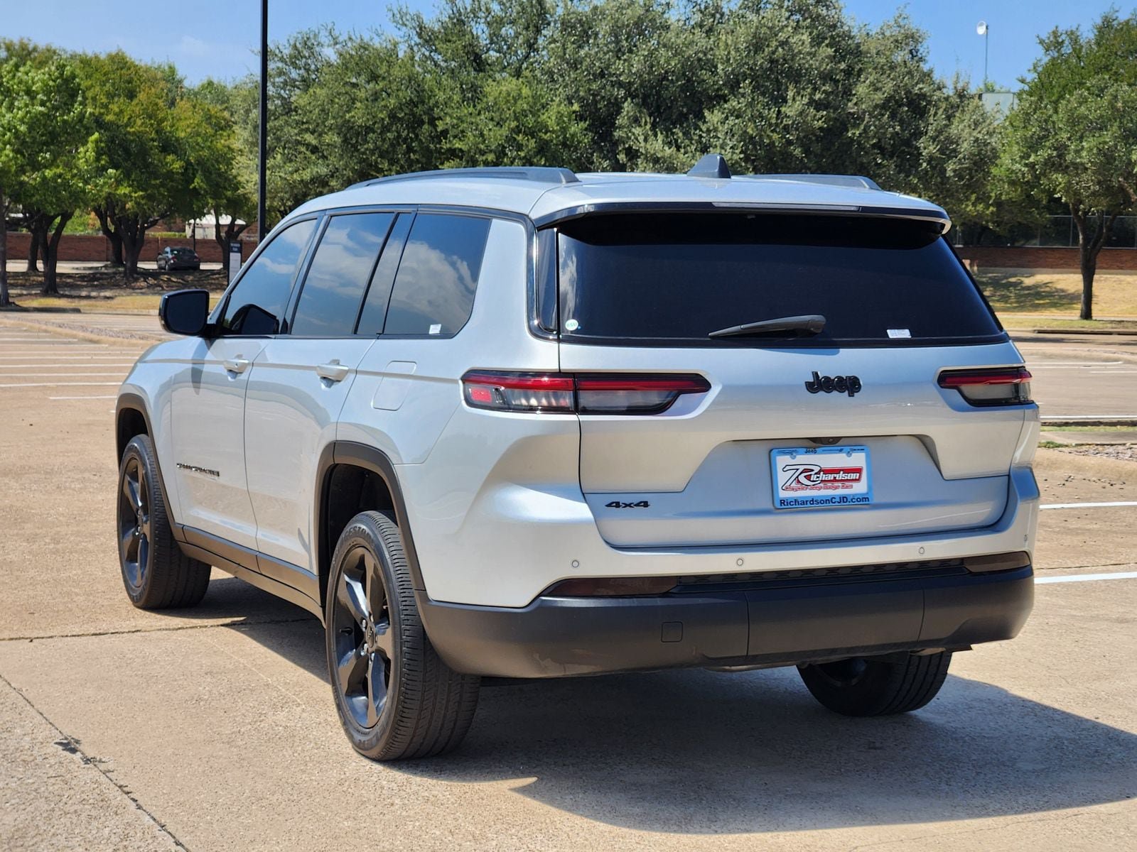 Used 2024 Jeep Grand Cherokee L Laredo AWD/4WD image 4