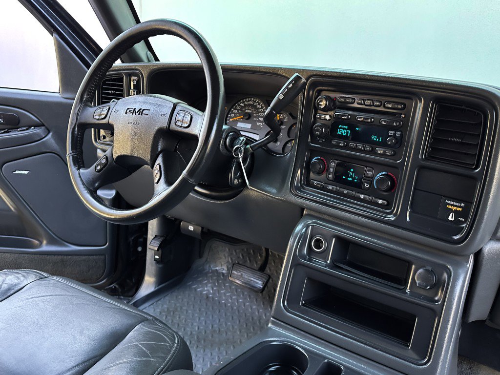 Used 2005 GMC Sierra 3500 SLT image 28