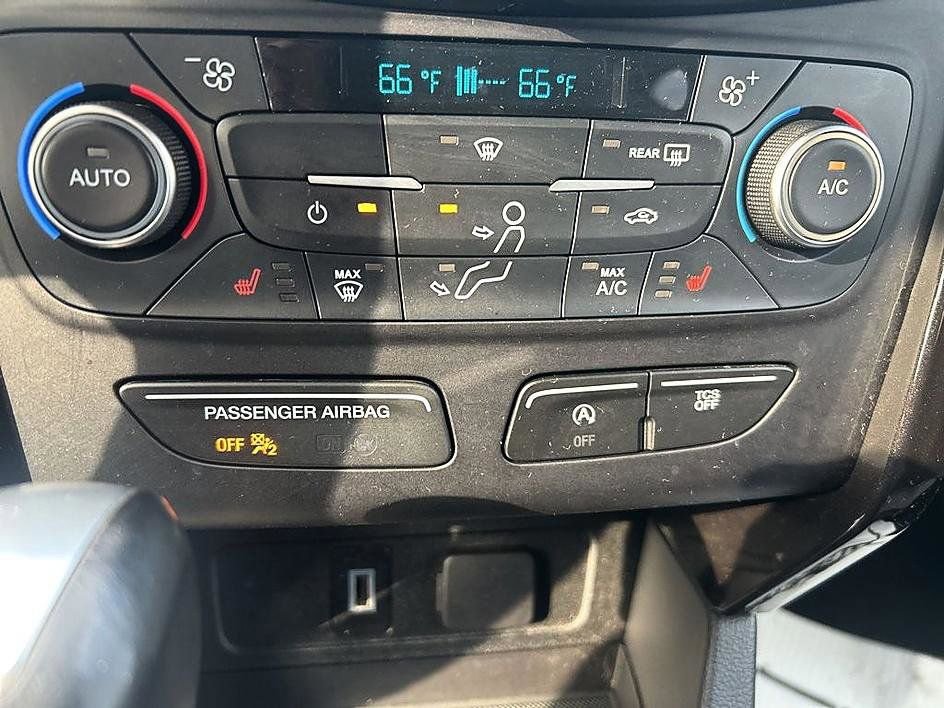 Used 2018 Ford Escape SE w/ SE Sport Appearance Package AWD/4WD image 24