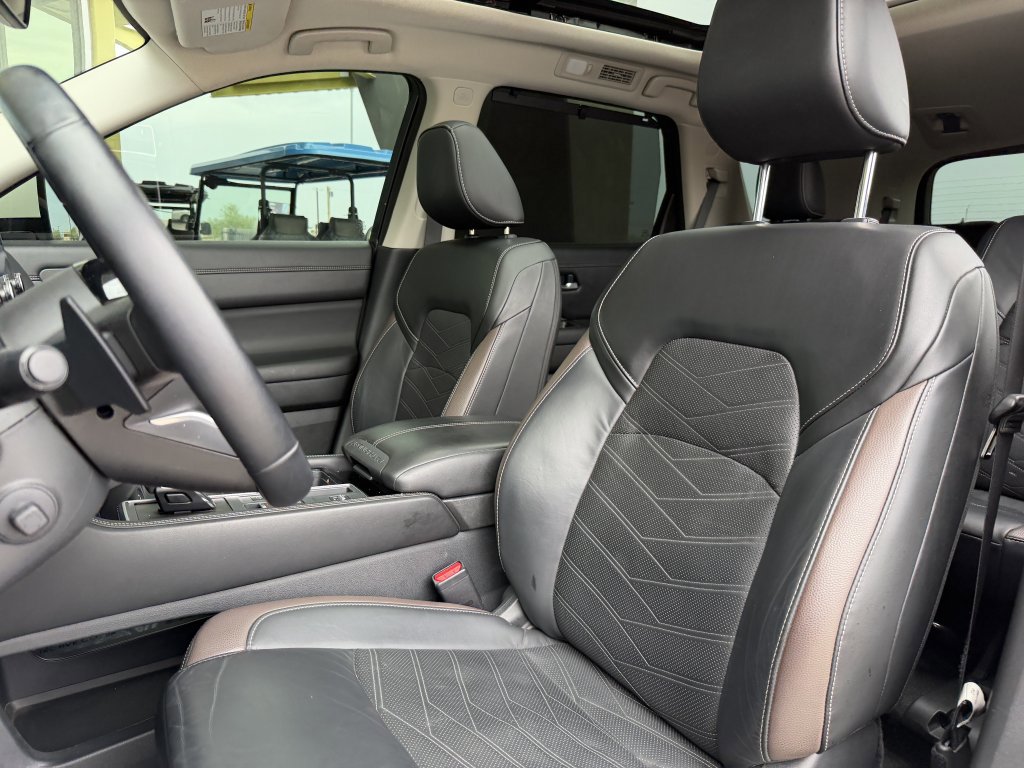 Used 2023 Nissan Pathfinder Platinum image 32