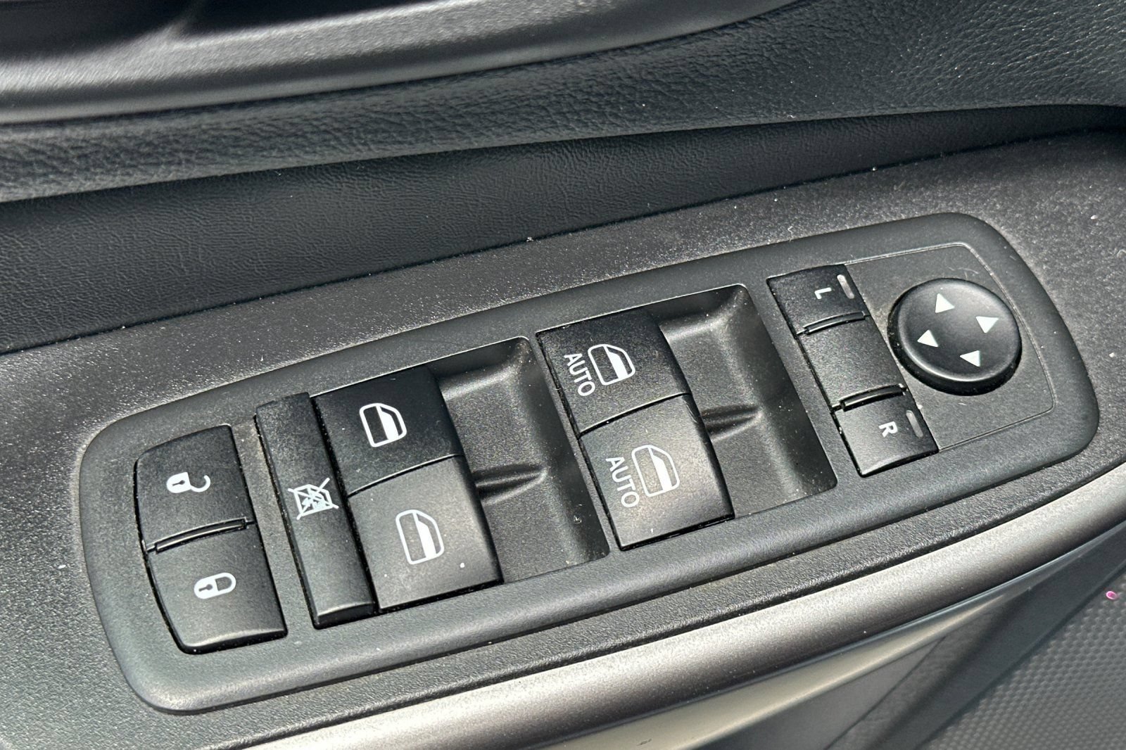 Used 2020 Jeep Cherokee Limited w/ Advanced Safety Group FWD image 12