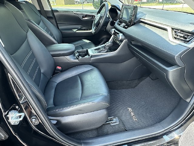 Used 2021 Toyota RAV4 XLE Premium FWD image 10
