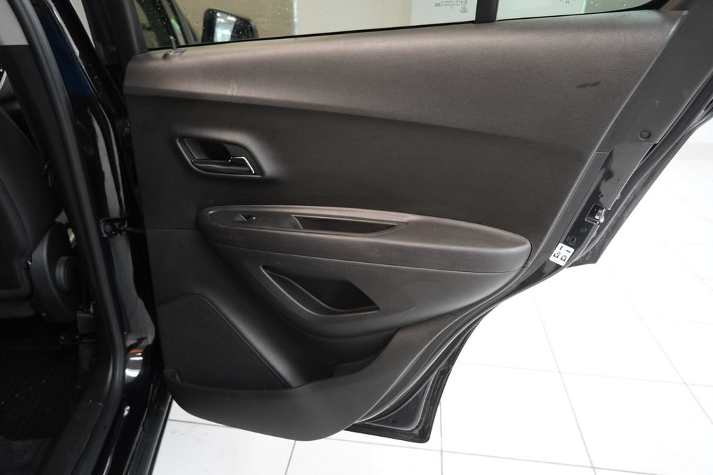 Used 2020 Chevrolet Trax LT w/ LT Convenience Package FWD image 29
