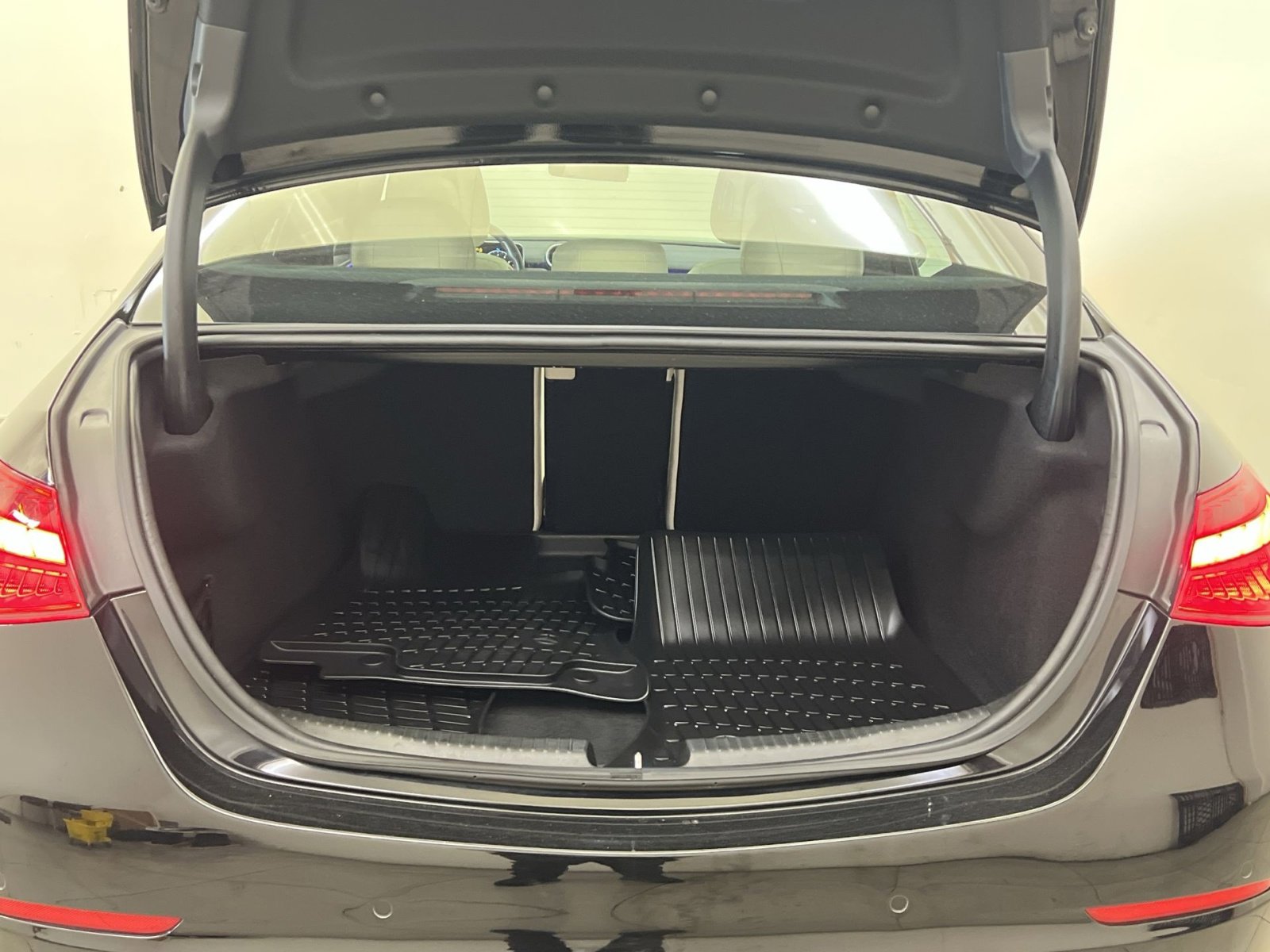 Used 2023 Mercedes-Benz C 300 4MATIC Sedan image 24