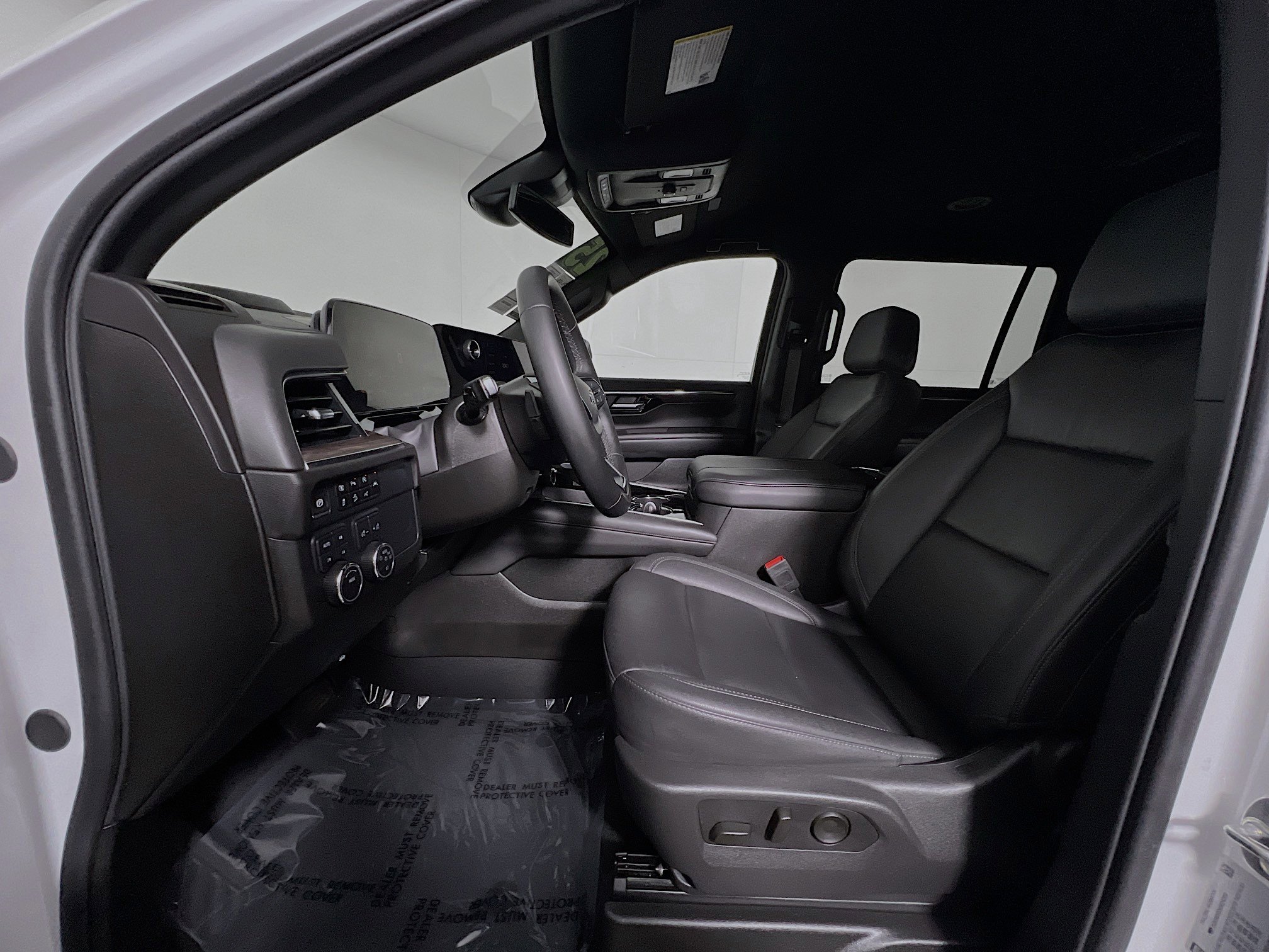 Used 2025 Chevrolet Suburban Z71 image 15