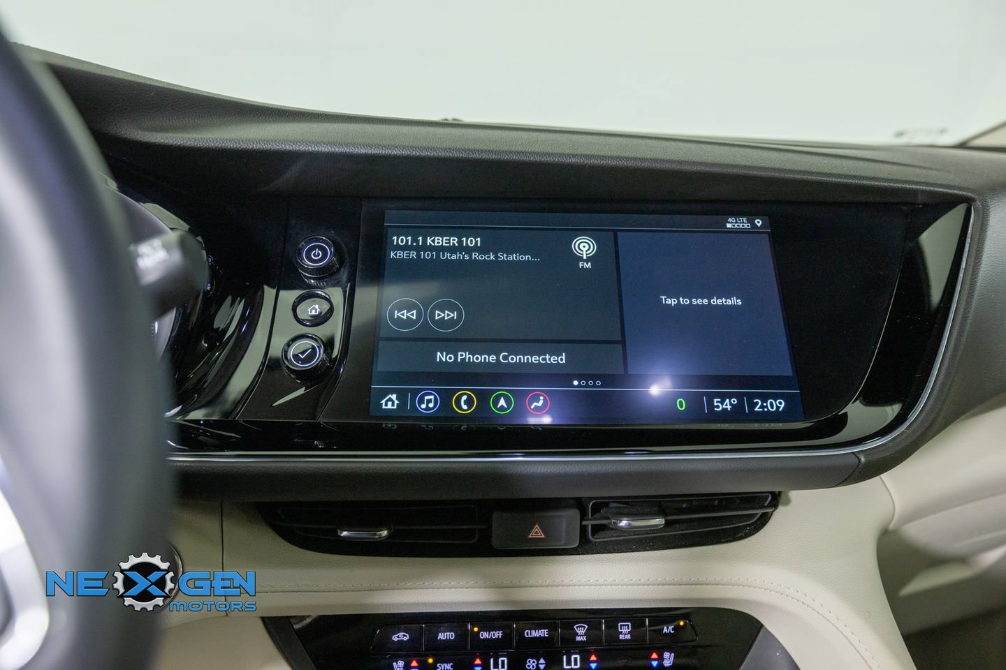 Used 2022 Buick Envision Avenir w/ Technology Package II FWD image 21